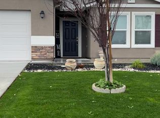 5723 Aquamarine Peak Dr, Bakersfield, CA 93313