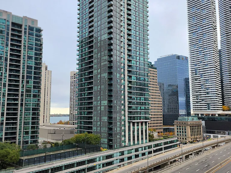 18 Yonge St #1113 — Photo 17