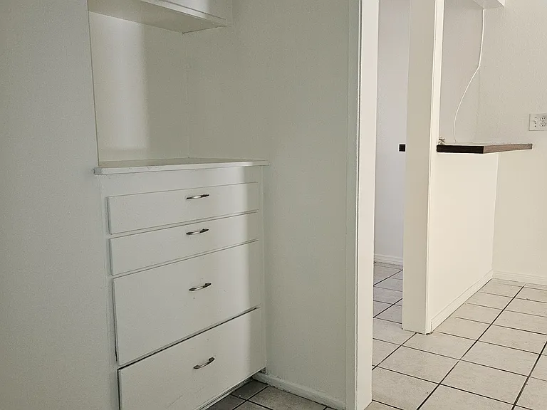 7636 Owensmouth — Photo 32