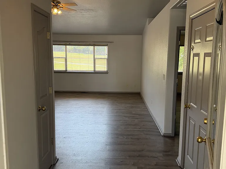 2112 Mead Ln — Photo 8