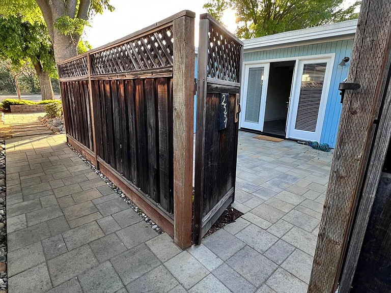 Alma St — Photo 1