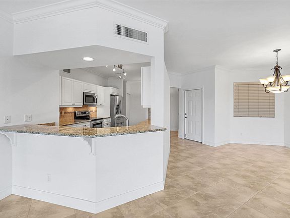 3rd image of 255 Waterside Cir #5-102
