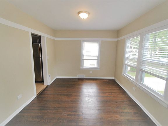 2nd image of 3307 Clarence Ave