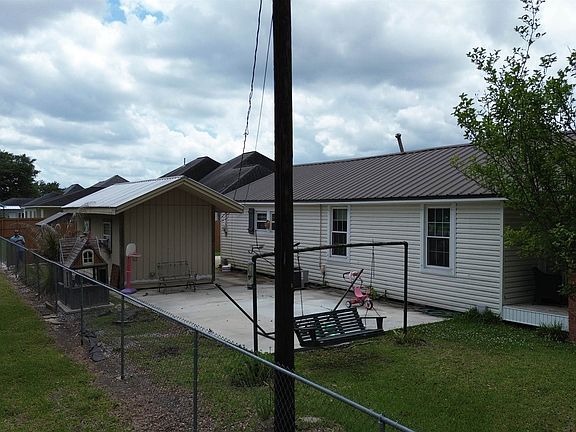 4th image of 2129 Saint Mary St