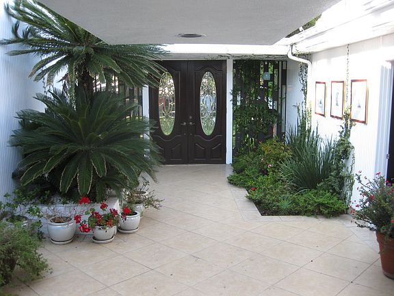 2nd image of 16818 Encino Hills Dr