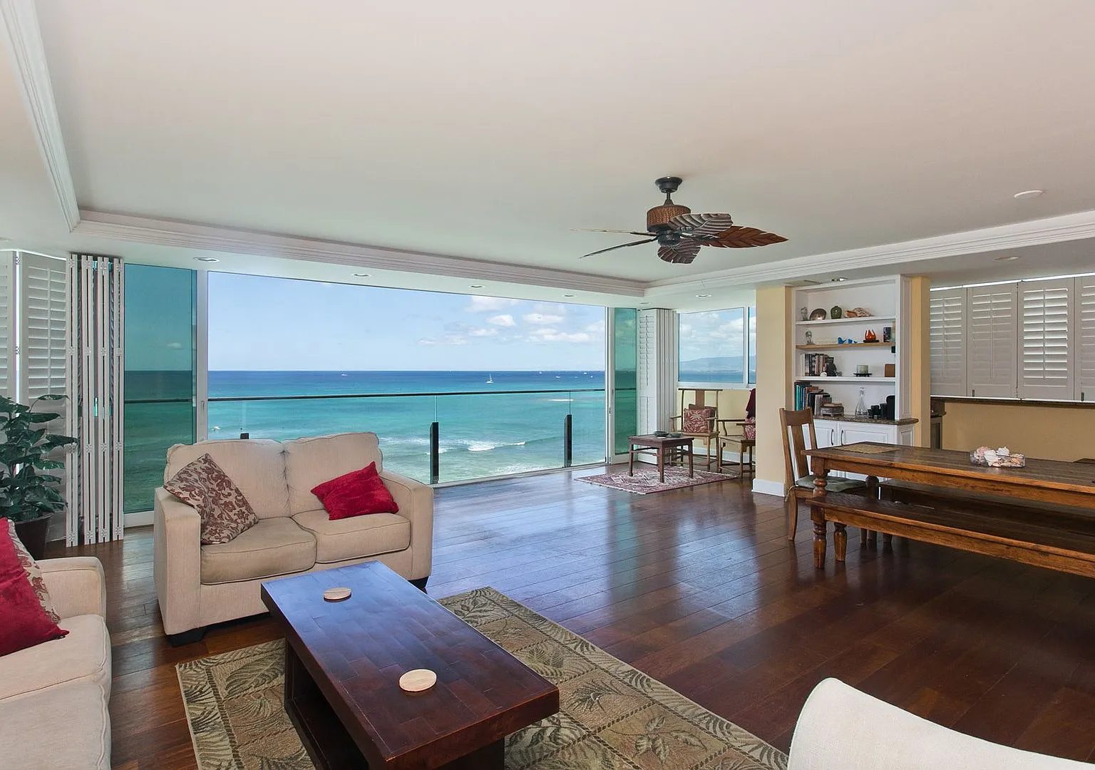 Private Floor Residence on the 8th Floor with Panoramic Ocean Views - Seabreaze #8 — Photo 4
