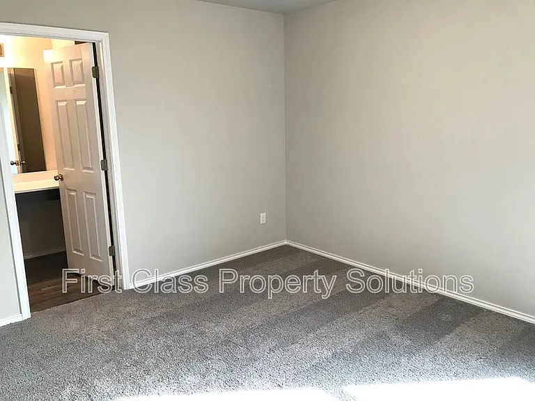 1716 W Antler Way — Photo 8