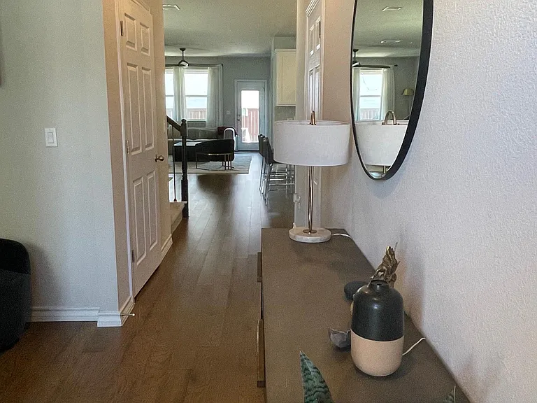 15807 Crissom Ln — Photo 3