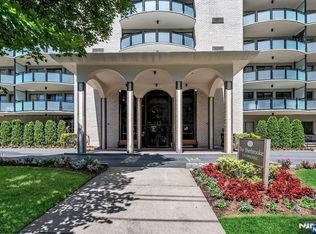 125 Prospect Ave APT 8J, Hackensack, NJ 07601