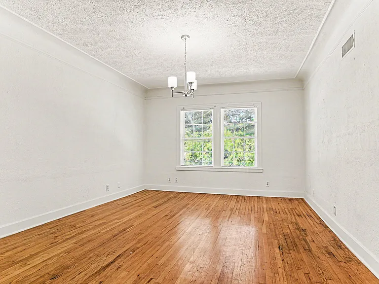 4515 Swiss Ave — Photo 28