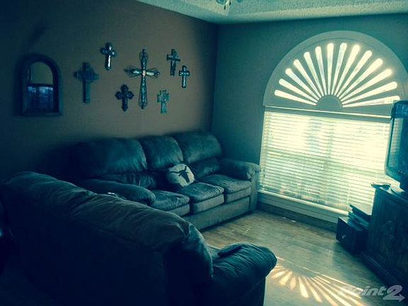 1424 Ozark Living rm