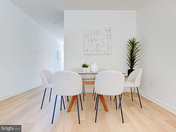 5th image of 2044 E William St