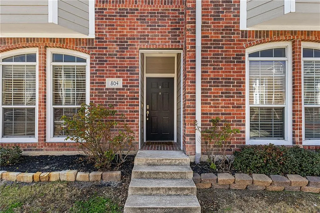 4 bed, 4.5 bath, 1857 sqft, $2,200 — Photo 4