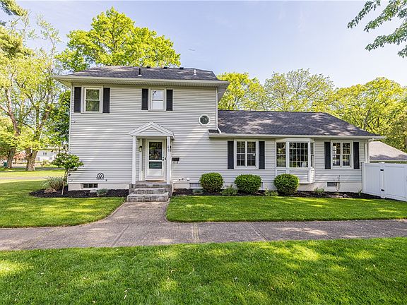 3rd image of 48 Rock Beach Rd