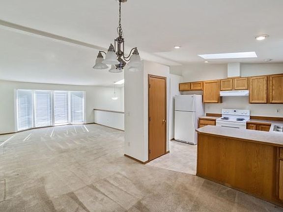 5th image of 7911 58th Pl NE