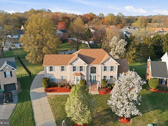 3rd image of 11710 Amer Ct