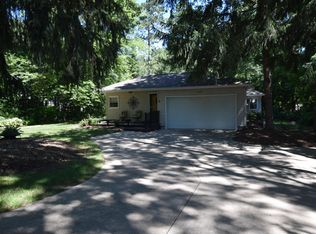 15697 Longview Ln, Spring Lake, MI 49456
