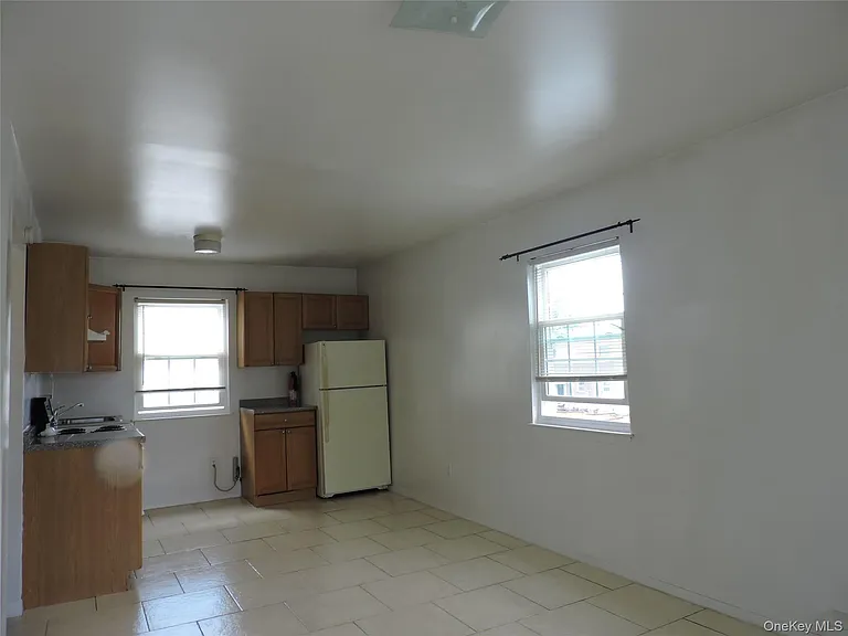 235 Fieldmere St — Photo 7