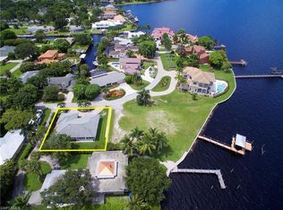 973 Aqua Ln, Fort Myers, FL 33919