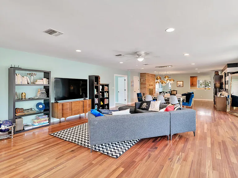 121 W Orchid Ln — Photo 10
