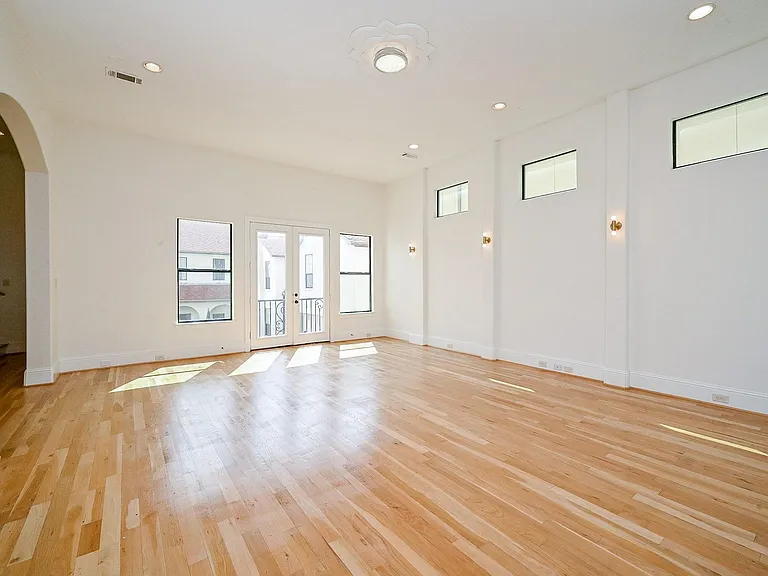 1825 W 24th St — Photo 10