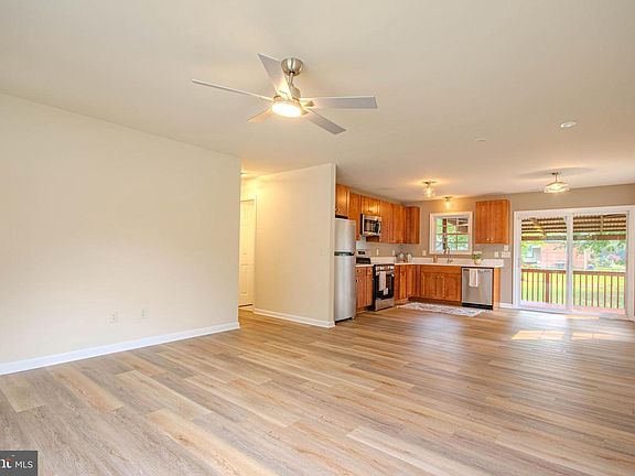 5th image of 406 Bethel St