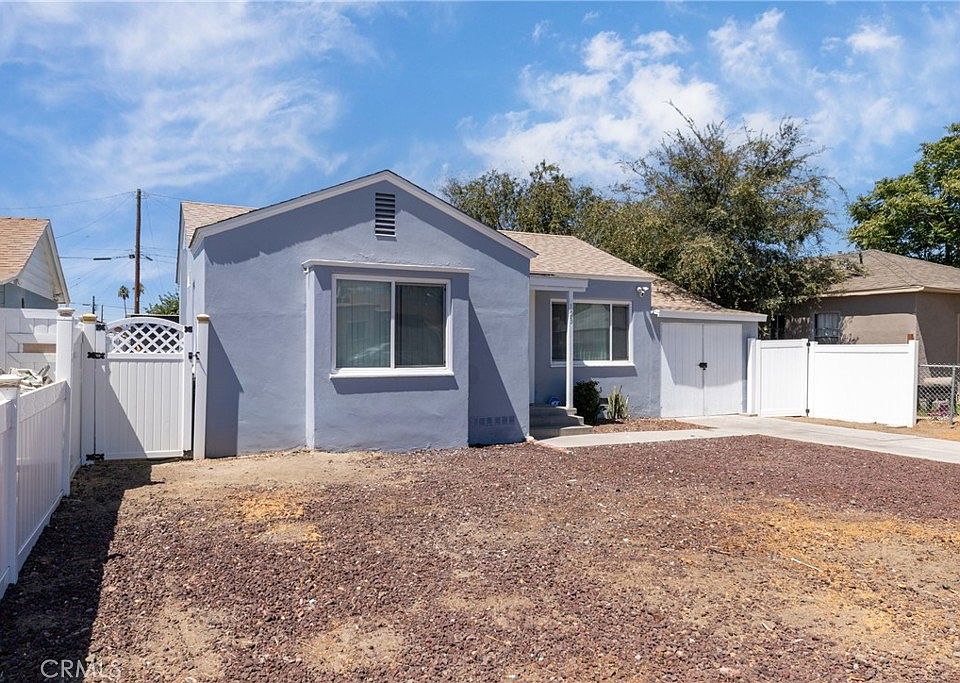 1st image of 123 Las Lunas St