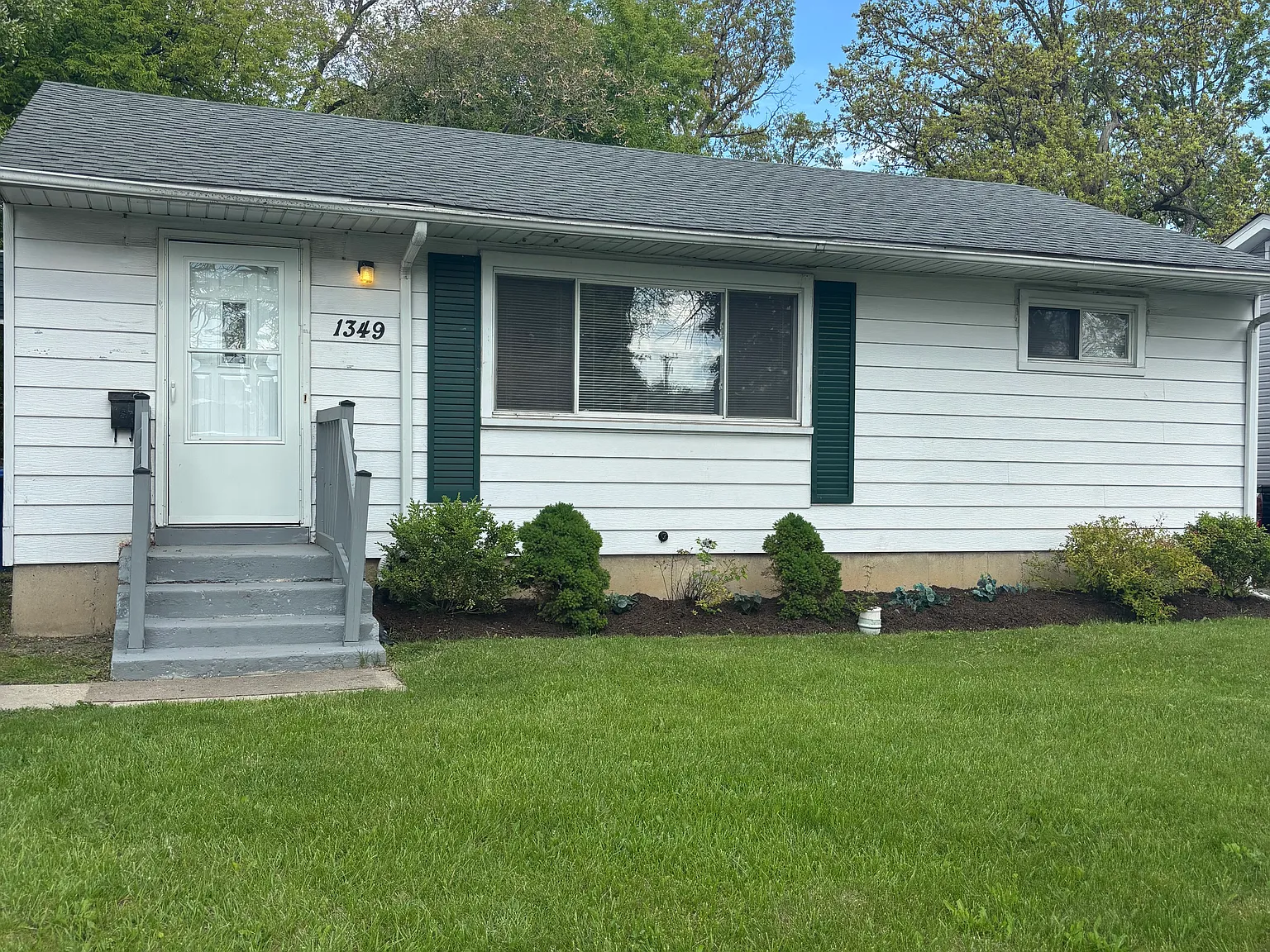 3 bed, 1000 sqft, $2,100 — Photo 1