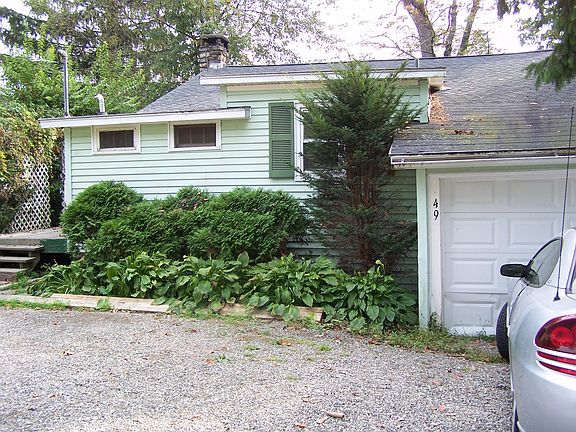 2nd image of 49 Lake St