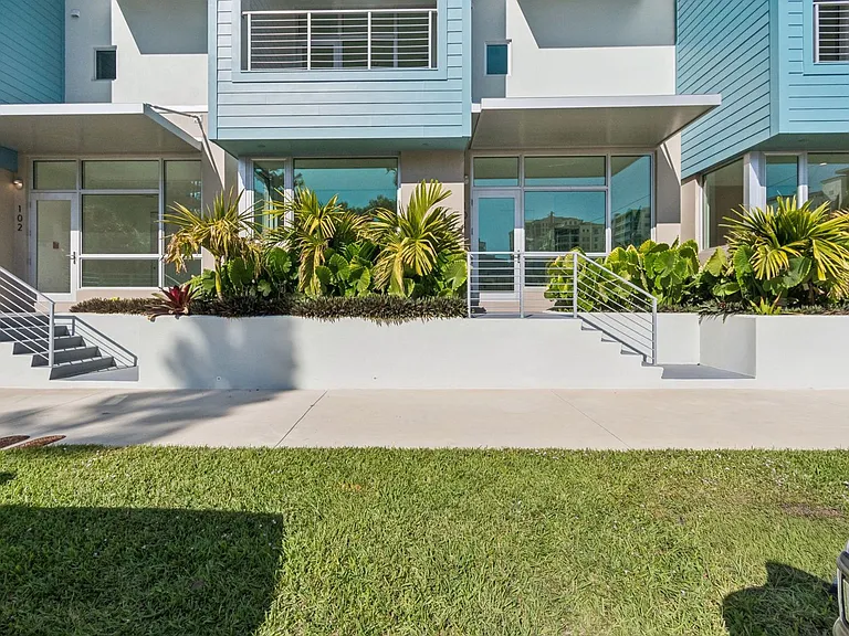 1343 4th St — Photo 2