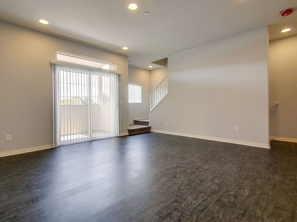 1st image of 392 Sycamore Rd #2