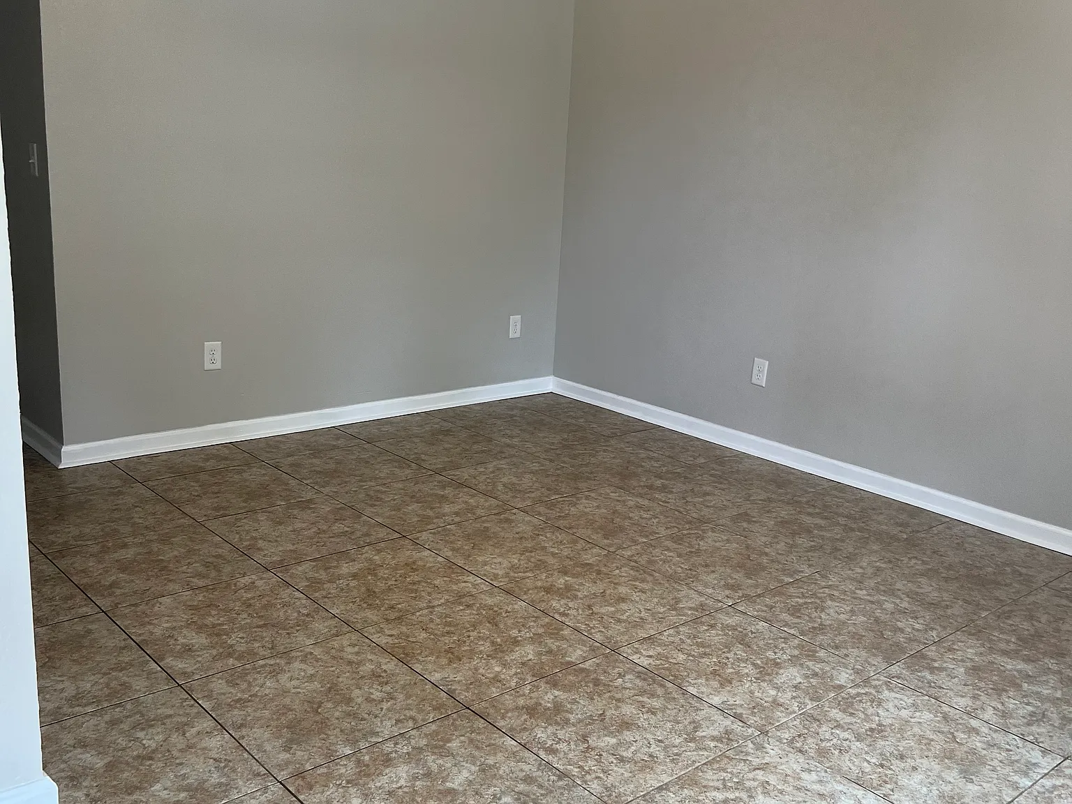 2 bed, 1.5 bath, 1000 sqft, $1,200 — Photo 2