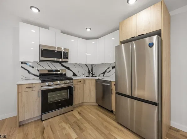 294 Hoboken Ave Floor 3, Jersey City, NJ 07306