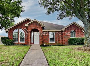 2800 Saint Martin Dr, Lancaster, TX 75146