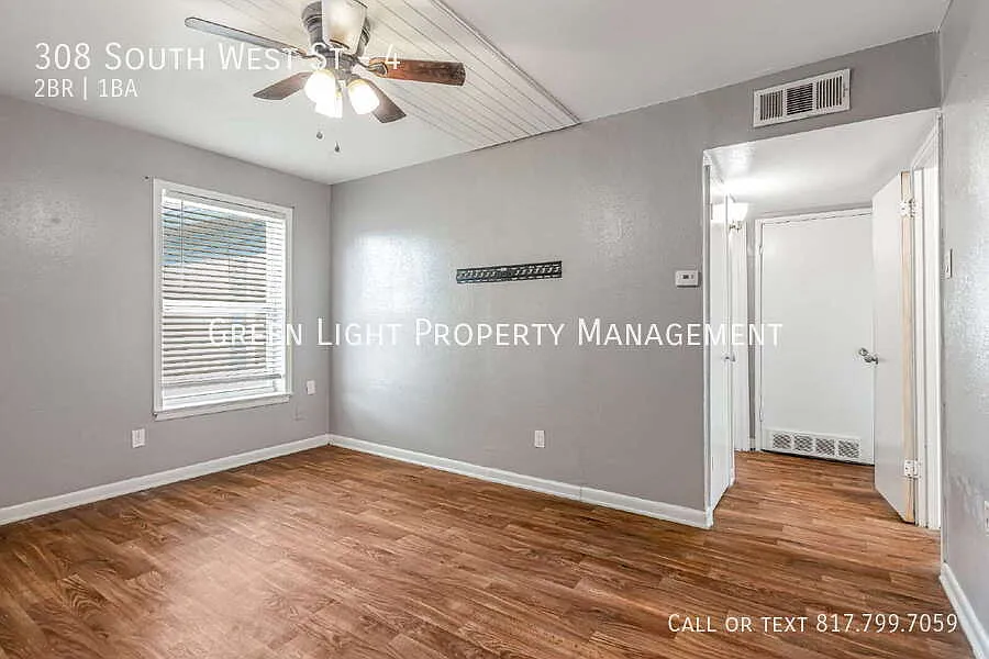 Updated 2-Bd Steps from Downtown Arlington & UTA! — Photo 3