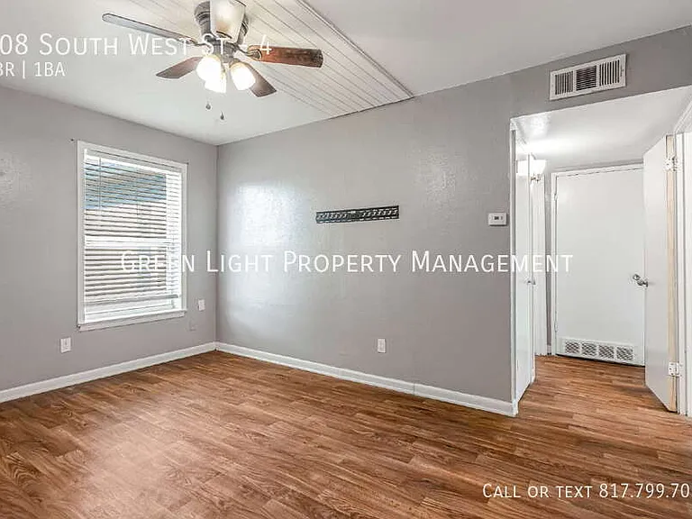 308 S West St #4 — Photo 3