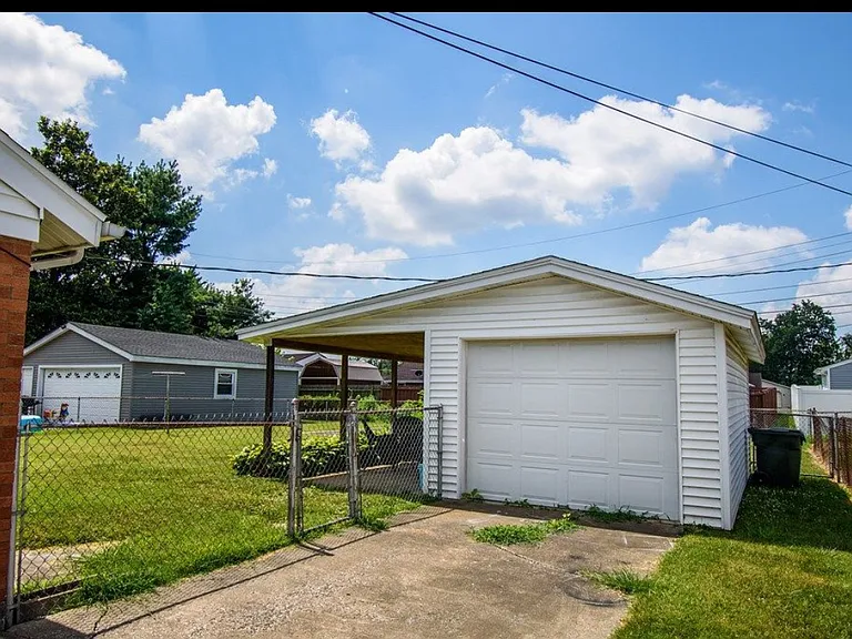 316 Whittier Dr — Photo 2