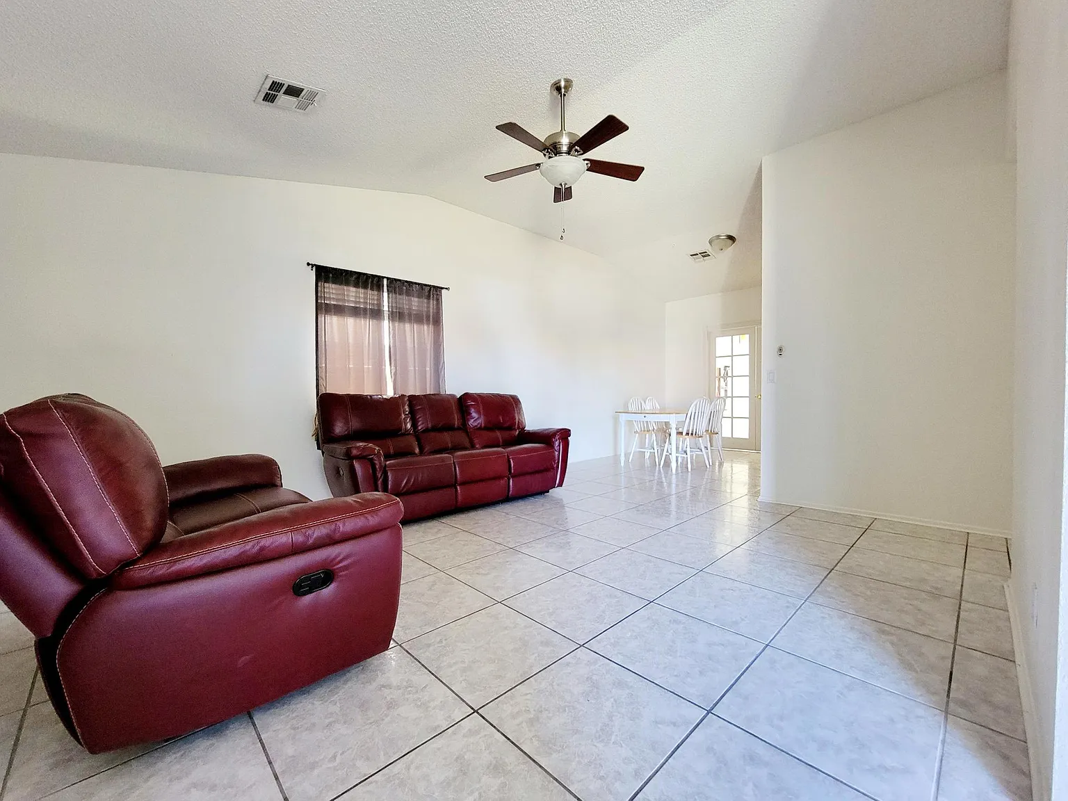 3 bed, 2.5 bath, 1700 sqft, $2,150 — Photo 2