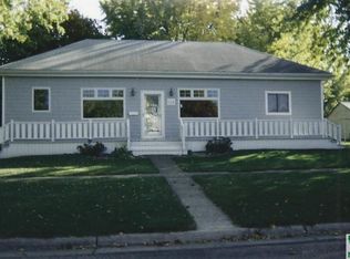 314 4th St NW, Orange City, IA 51041