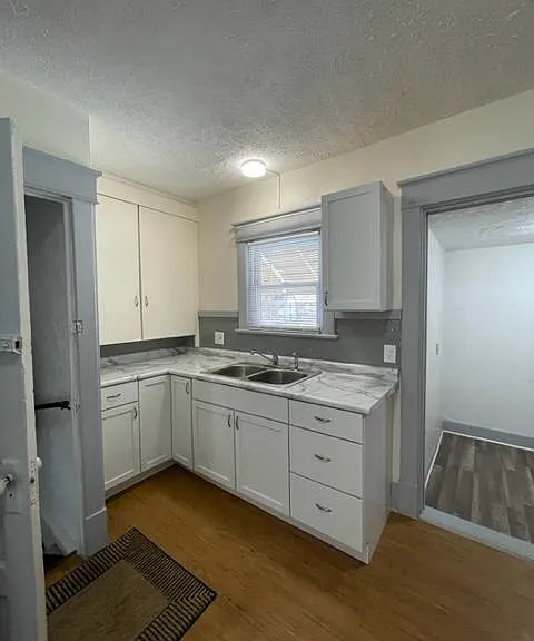 420 Lawrence Ave #A — Photo 5