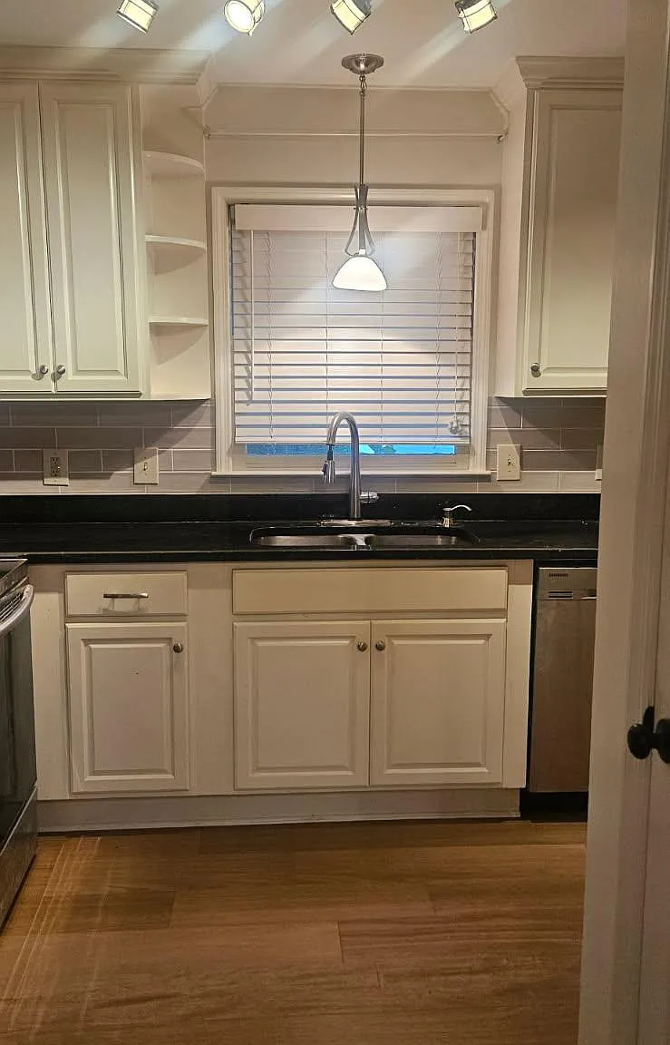 3 bed, 2.5 bath, 1484 sqft, $2,150 — Photo 3
