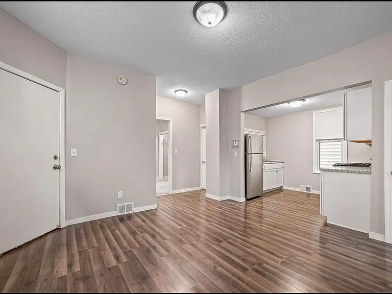 792 Edmund Ave W — Photo 4
