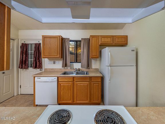 4th image of 2747 N Malibu Dr