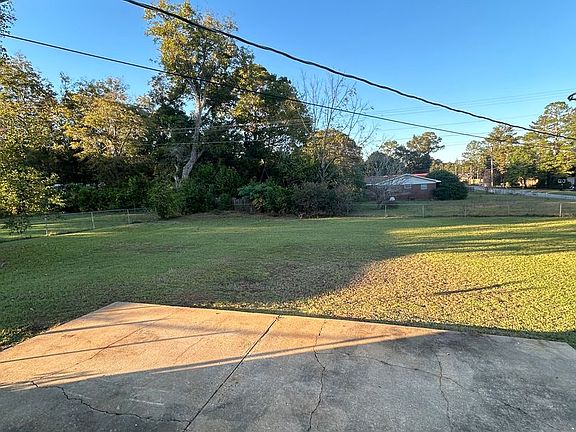 3rd image of 100 Antler Dr