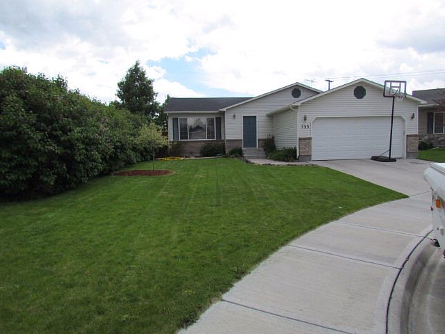 1st image of 733 Clarence Ct