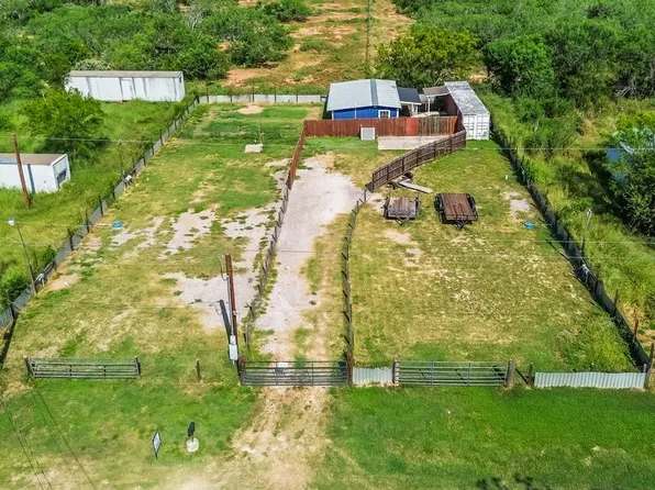 1114 Hough, Adkins, TX 78101
