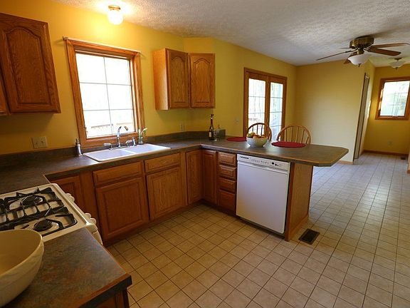 5th image of 454 Grand Valley Dr