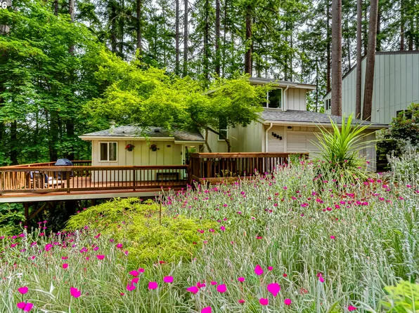 1695 Cameo Dr, Eugene, OR 97405