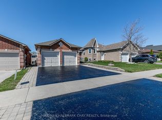 196 Country Ln, Barrie, ON L4N 0W1
