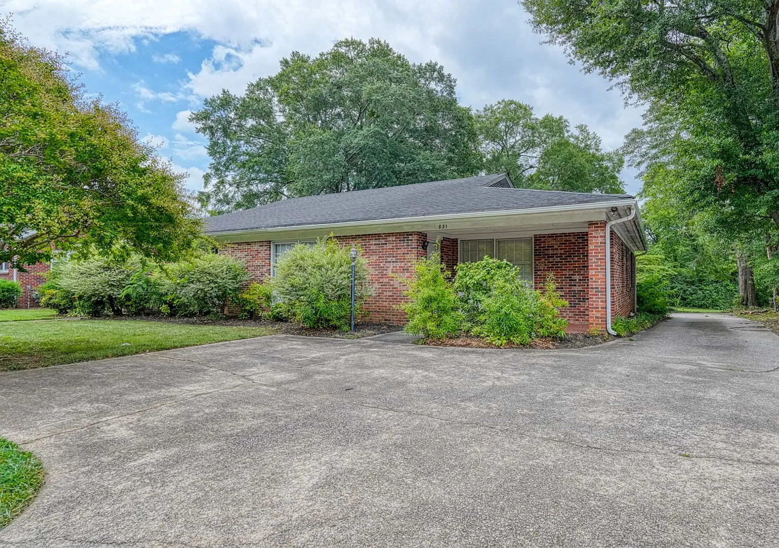 831 John B White Sr Blvd — Photo 1